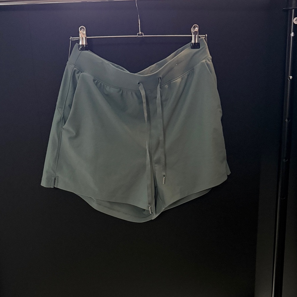 Old Navy Women's Athletic Shorts in Green
